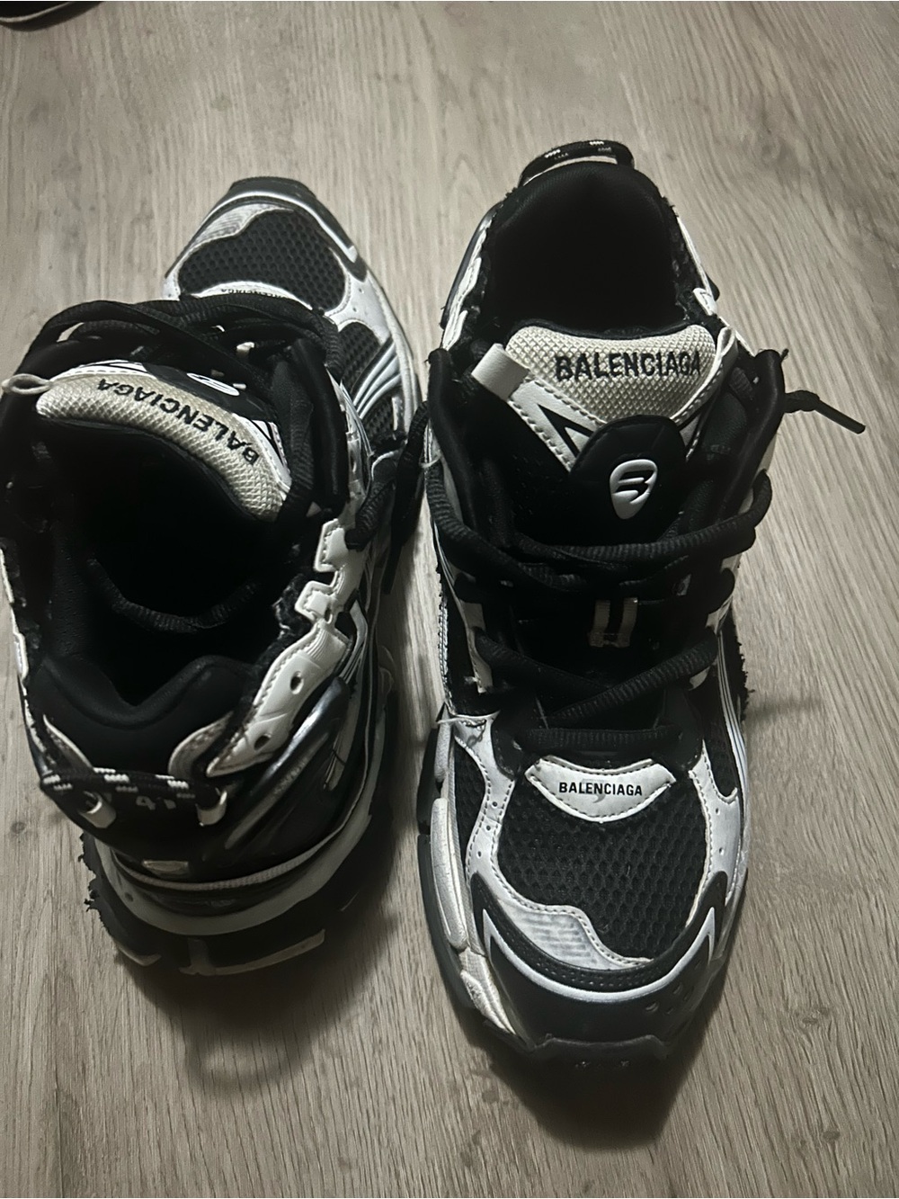 Balenciaga men and women Black & White Runner Sneakers